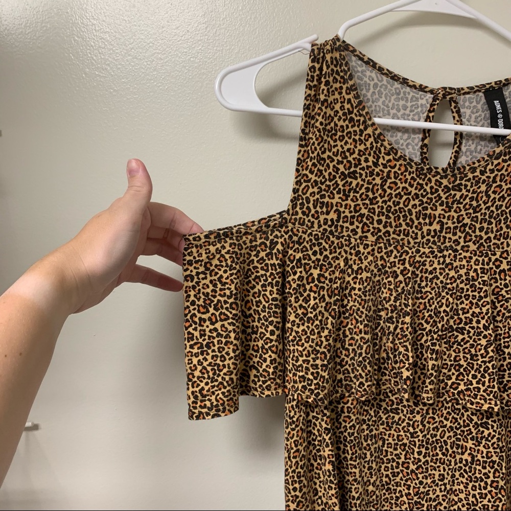 Agnes & Dora Cheetah Print Ruffle Cold Shoulder Dress Size Medium - Picture 2 of 7